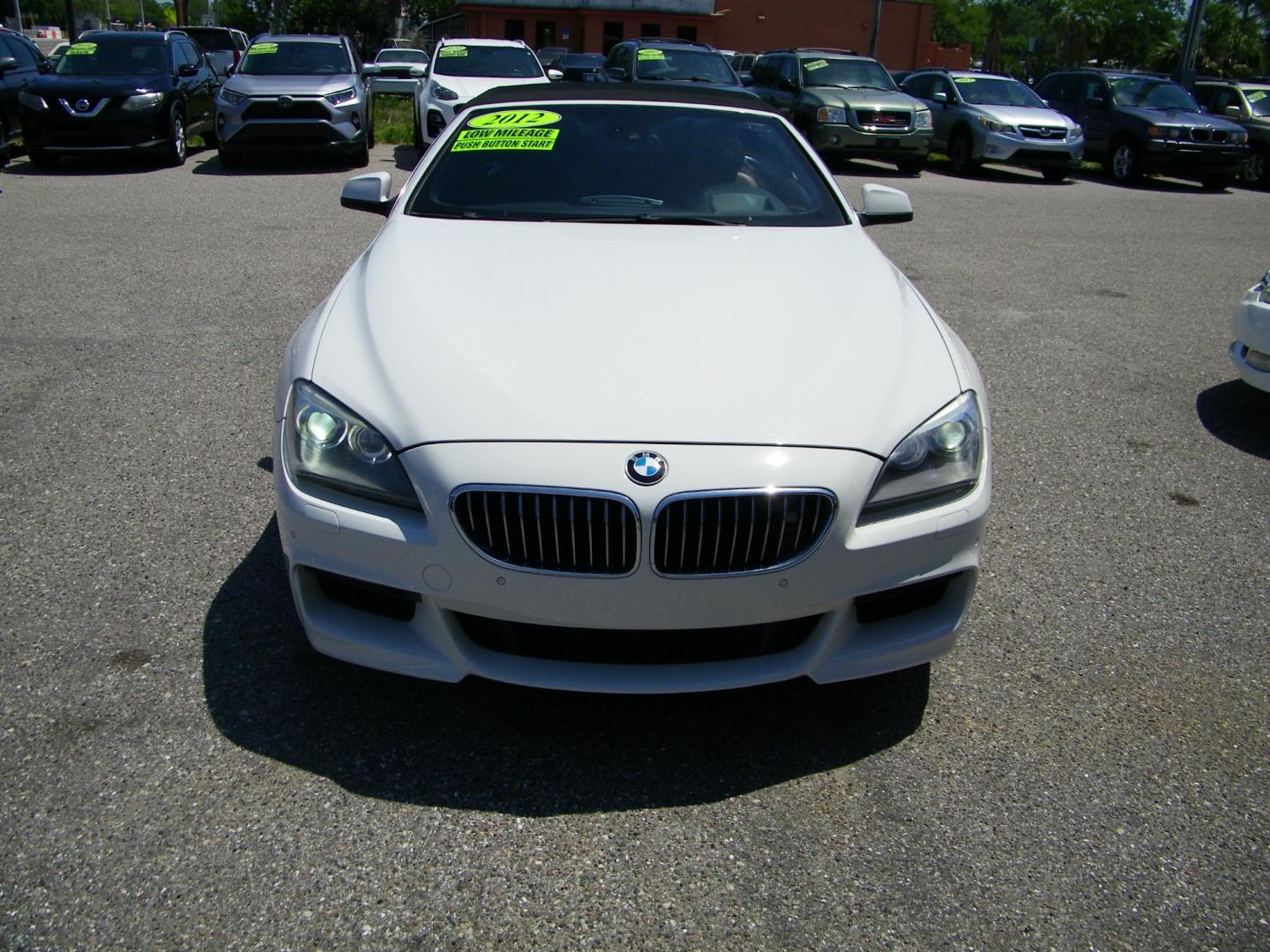 2012 White /Brown BMW 6-Series 640i Convertible (WBALW7C58CD) with an 3.0L L6 TURBO engine, 8-Speed Automatic transmission, located at 4000 Bee Ridge Road, Sarasota, FL, 34233, (941) 926-0300, 27.298664, -82.489151 - Photo#2